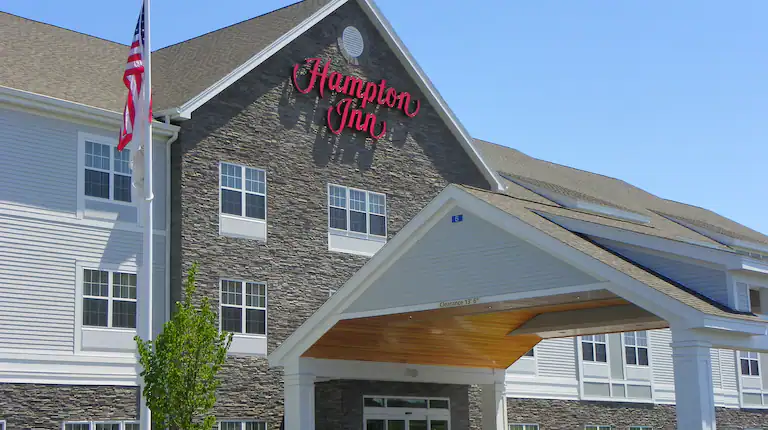 Photo of the exterior of the Hampton Inn, Ellsworth, Maine